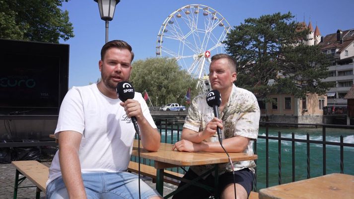 Aron Guðmundsson og Sindri Sverrisson fylgja stelpunum okkar eftir úti í Sviss.