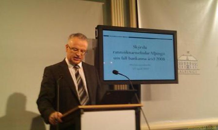 Páll Hreinsson segir að Sérstökum saksóknara verðir falið að rannsaka alla stjórnarmenn og framkvæmdastjóra bankanna.