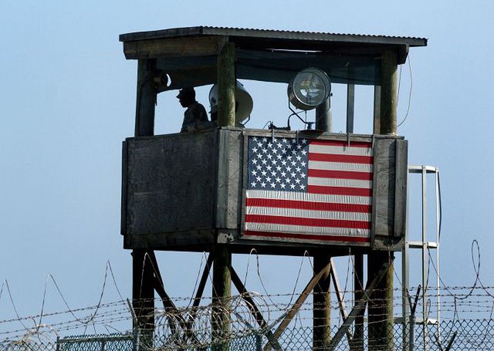 Guantanamo Bandarískur hermaður stendur vörð yfir Guantanamo-fangabúðunum á Kúbu.