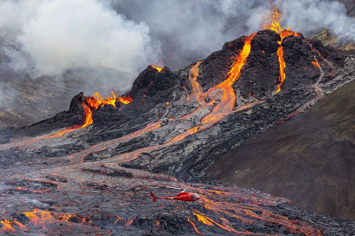 Eldgosið í Geldingadal þykir frekar lítið í samanburði við fyrri eldgos á Íslandi. Það er þó ekki hættulaust.