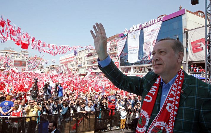 Erdogan er sigurvegari dagsins og mun hann nú fá aukin völd í hendurnar.