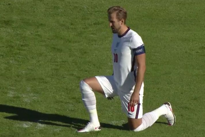 Harry Kane, fyrirliði enska landsliðsins, við upphafsflautið í dag.
