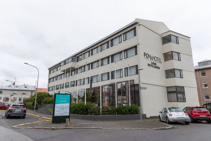 Sóttvarnarhúsið er í þessu húsi við Rauðarárstíg þar sem vanalega er rekið hótel fyrir ferðamenn.