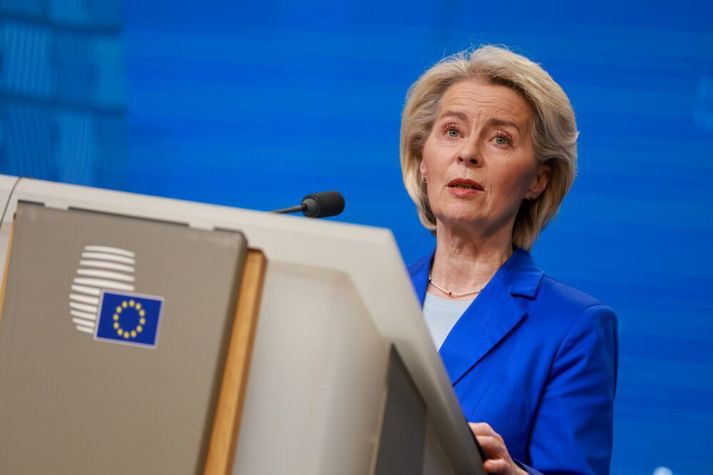Ursula von der Leyen, forseti framkvæmdastjórnar Evrópusambandsins, þegar hún ræddi við blaðamenn eftir fund leiðtogaráðs sambandsins í gær.