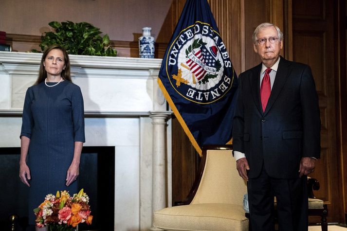 Amy Coney Barrett og Mitch McConnell í síðustu viku.