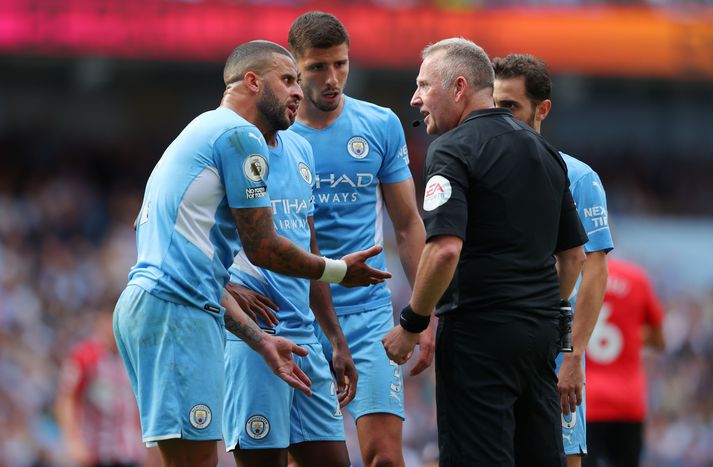 Kyle Walker og félagar hans í Manchester City sluppu með skrekkinn í dag.