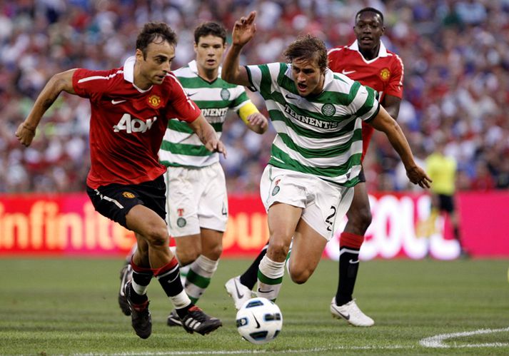 Berbatov var á skotskónum í nótt.