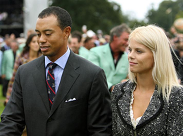 Tiger Woods sést hér ásamt eiginkonu sinni, hinni snoppufríðu Elínu frá Svíþjóð.