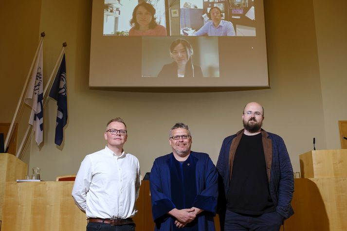 Qiong Wang varði doktorsritgerð sína þann. Andmælendur voru dr. Sarah-Maria Fendt, prófessor við VIB Center for Cancer Biology, KU Leuven í Belgíu og dr. Paolo Ceppi, dósent við Syddansk Universitet í Danmörku. Umsjónarkennari og leiðbeinandi var dr. Óttar Rolfsson, prófessor. Auk hans sátu í doktorsnefnd Margrét Þorsteinsdóttir, prófessor, Skarphéðinn Halldórsson, prófessor og Sævar Ingþórsson, dósent.