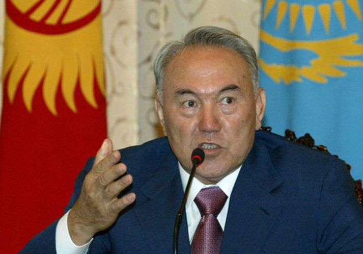 Nazarbayev forseti er ekki á því að tengdasonur hans eigi framtíðina fyrir sér í pólitík.