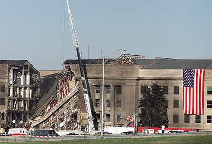 Bygging Pentagon eftir árásina 11. september 2001.