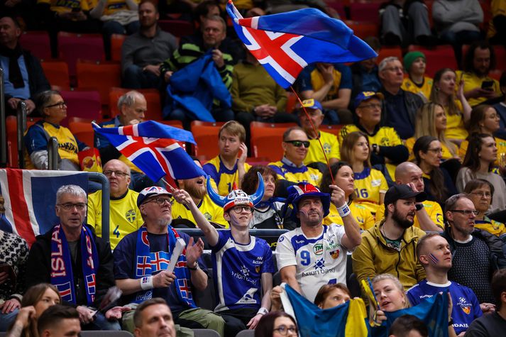 Ljósmyndarar og aðrir áhorfendur á heimsmeistaramótinu í handbolta eru beðnir um að skilja eigur sínar ekki eftir í bílum fyrir utan vellina.