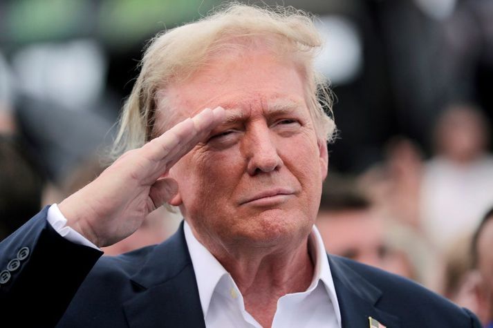 Donald Trump var viðstaddur NASCAR Coca-Cola 600 kappaksturinn á sunnudag.