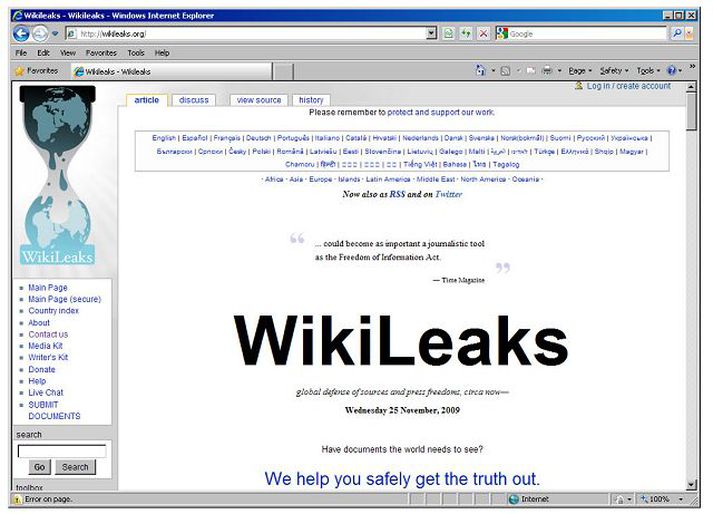 Wikileaks. Pilturinn var með fartölvu í fórum sínum sem hann sagði eign Wikileaks. Hann hefur átt við erfiðleika að stríða og dvalið á meðferðarstofnun.