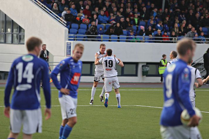 Arnór Eyvar fagnar jöfnunarmarki sínu.