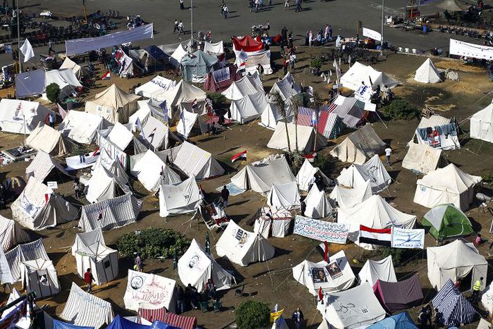 Á þriðja degi mótmælanna höfðu margir tjaldað á Tahrir-torgi í Kaíró, eins og gert var þegar mótmælin gegn Hosni Mubarak voru í hámarki.NORDICPHOTOS/AFP