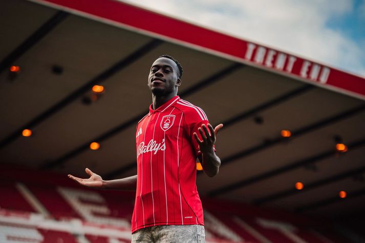 Arnaud Kalimuendo var frumsýndur á City Ground í morgun. 
