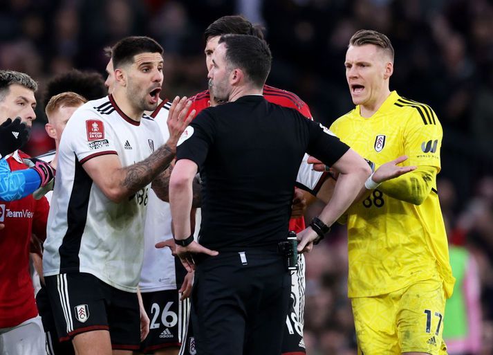 Aleksandar Mitrovic missti stjórn á sér í bikarleiknum gegn Manchester United.