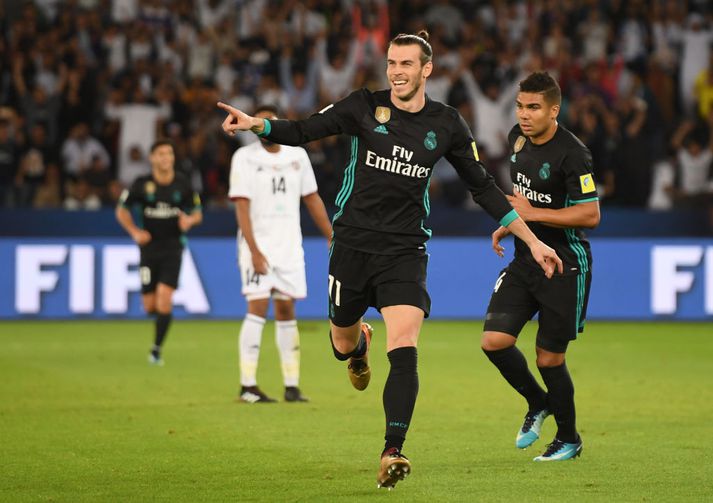 Bale fagnar sigurmarki sínu í kvöld.