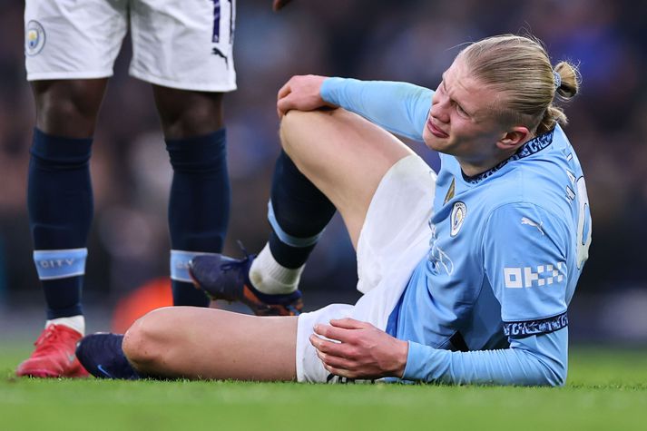 Erling Haaland er stundum meiddur. Þessi mynd var tekin þegar hann meiddist í leik gegn Newcastle United þann 15. febrúar síðastliðinn.