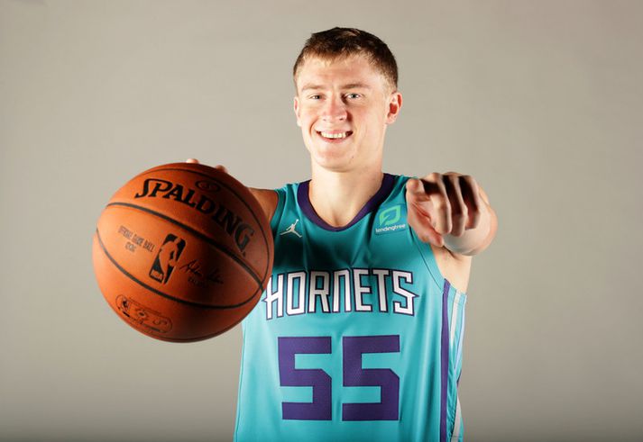 J.P. Macura í búningi Charlotte Hornets.