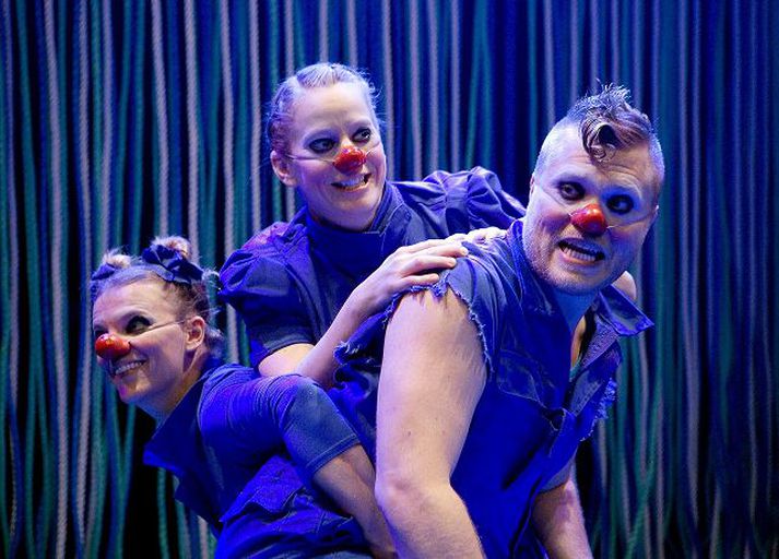 Leiklist Trúðarnir í Bláa gullinu: María Pálsdóttir, Sólveig Guðmundsdóttir og Víkingur Kristjánsson.Mynd/Opið út/LR