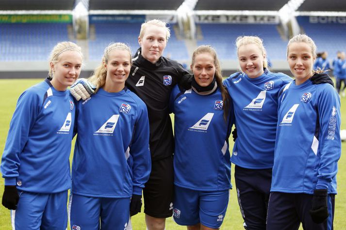 Ásgerður Stefanía Baldursdóttir með hinum Stjörnustelpunum í landsliðinu. 