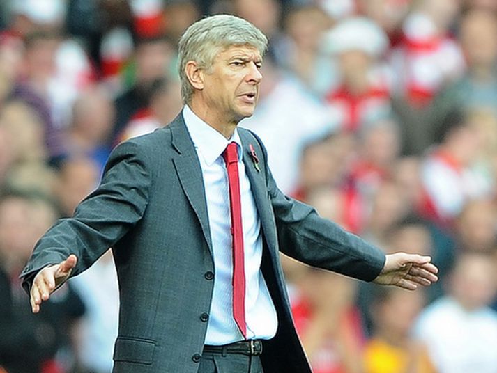 Arsene Wenger veit að Arsenal-liðið þarf nýjan og aðallega hávaxinn framherja.