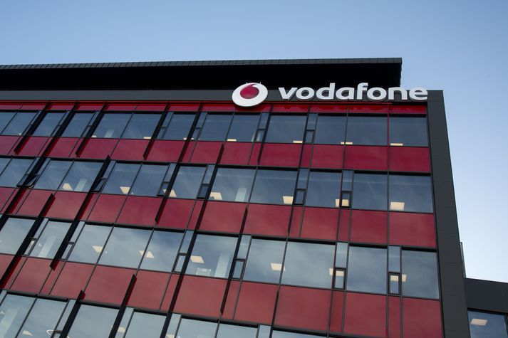 Vodafone er í eigu Sýnar sem einnig á Vísi.