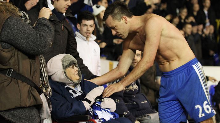 John Terry gaf treyju sína í leikslok.