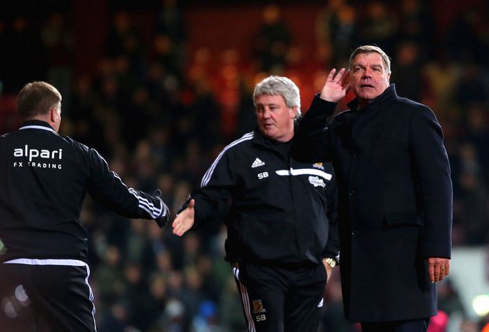 Allardyce hlustar eftir viðbrögðum áhorfenda í gær.