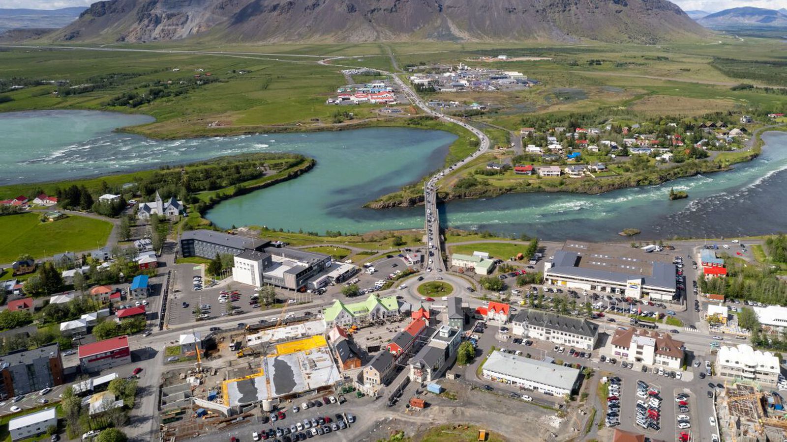 Þrír hand­teknir eftir á­tök í heima­húsi