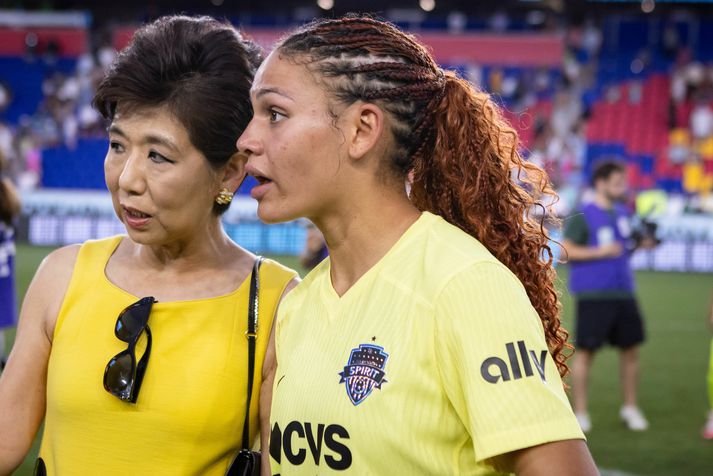 Michele Kang og Trinity Rodman, ein af stjörnum Washington Spirit.