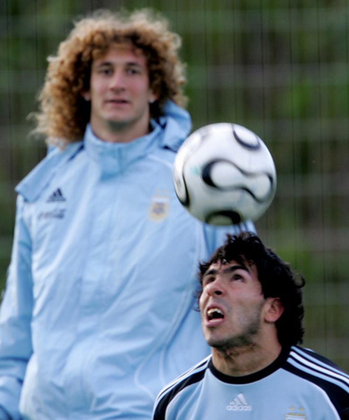 Tevez og Coloccini sjást hér á æfingu með argentínska landsliðinu.
