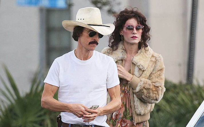 Í kvikmyndinni The Dallas Buyers Club lék Matthew McConaughey alnæmissmitaðan mann sem smyglaði lyfjum til Bandaríkjanna.