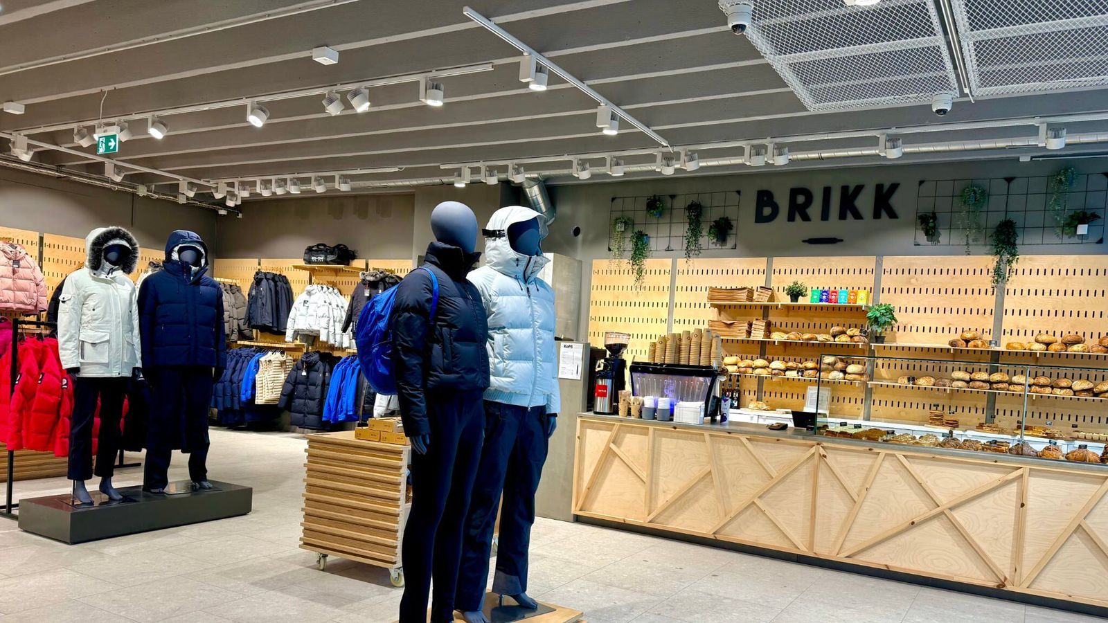 Selja sérbakaðar bollur í útivistarvöruverslun