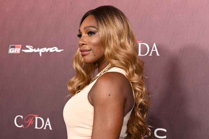 Serena Williams vekur mikla athygli innan sem utan vallar.