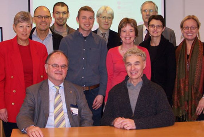 Fremst f.v.:	Guðmundur Einarsson og Ronald Kleinman.
Aftari röð f.v.: Patricia L. Hibberd, Geir Gunnlaugsson, Alfons Ramel, Jonathan Wells, Jónas Guðmundsson, Mary Fewtrell, Lúðvík Ólafsson, Jóna Margrét Jónsdóttir og Inga Þórsdóttir.