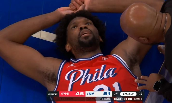 Joel Embiid meiddist aftur stuttu eftir endurkomuna. 