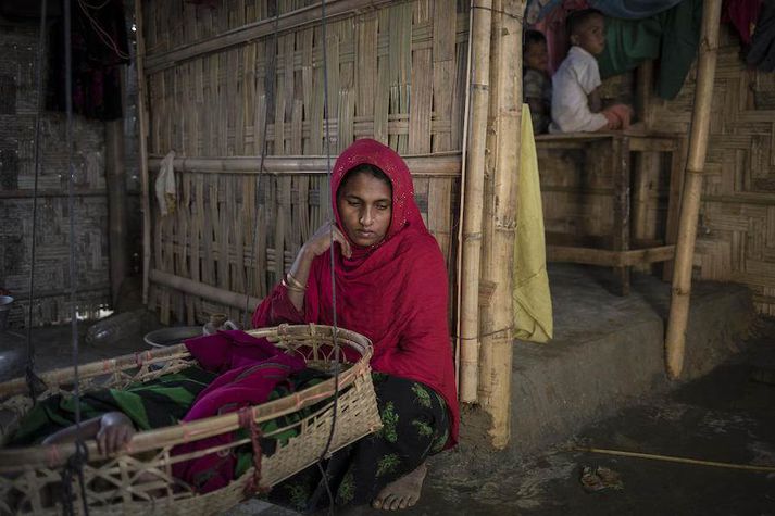 Átta ára dóttir Kulsum Bahar (27) hvarf fyrir fjórtán mánuðum.Stúlkan var á leið heim úr skólamiðstöðinni í Balukhali-búðunum í Cox's Bazar. Móðirin telur víst að dóttur hennar hafi verið rænt og hún seld mansali.