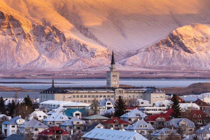 Frost verður tvö til tólf stig þar sem kaldast verður í innsveitum á Norðausturlandi.