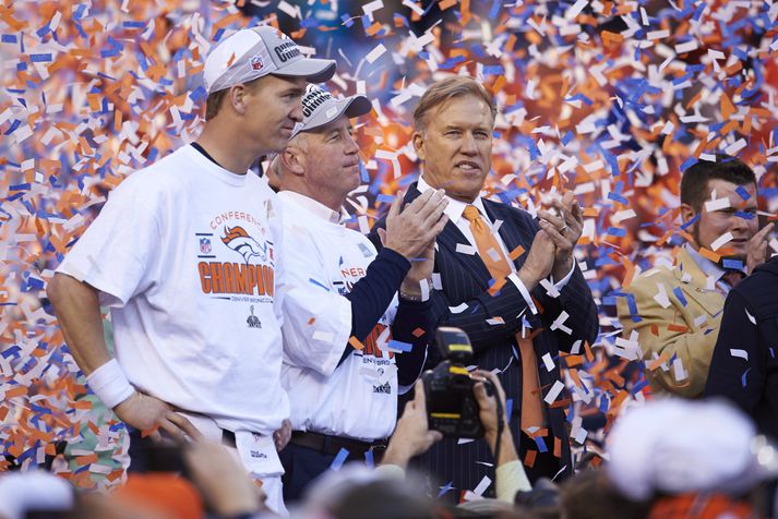 Peyton Manning, John Fox, þjálfari Denver Broncos og John Elway, goðsögn.