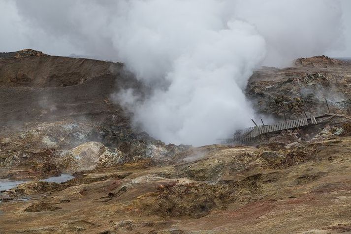 Áætlað er að á milli 200-300 þúsund ferðamenn fari um Reykjanes í ár. Uppbygging á svæðinu hefur tafist sökum óeiningar og fjárskorts. 