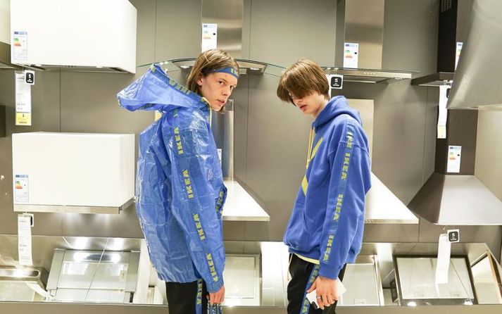 Eldur Aron Eiðsson og Pálmi Kormákur Baltasarsson í IKEA vörunum.