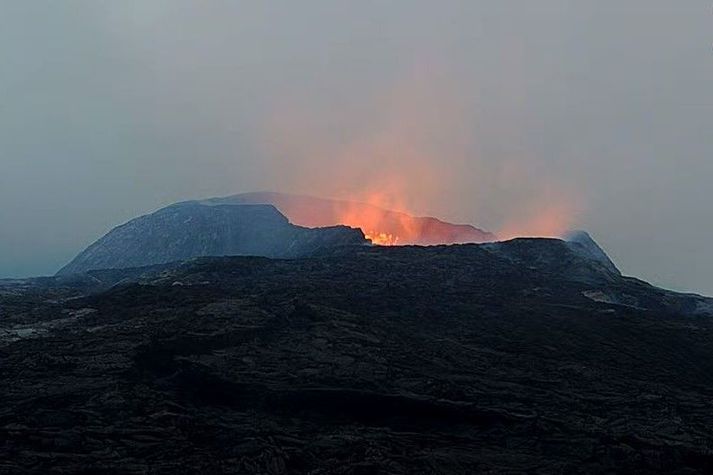 Eldgígurinn í Fagradalsfjalli í kvöld.