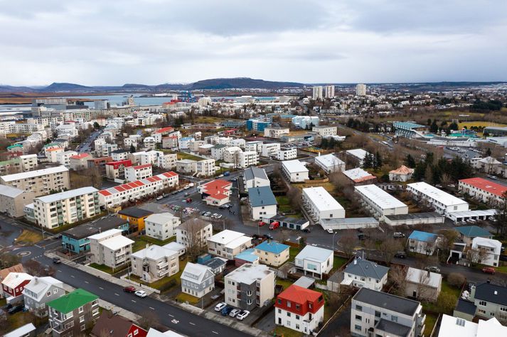 Íbúðum sem seljast yfir ásettu verði hefur fækkað nokkuð frá því þegar mest var.