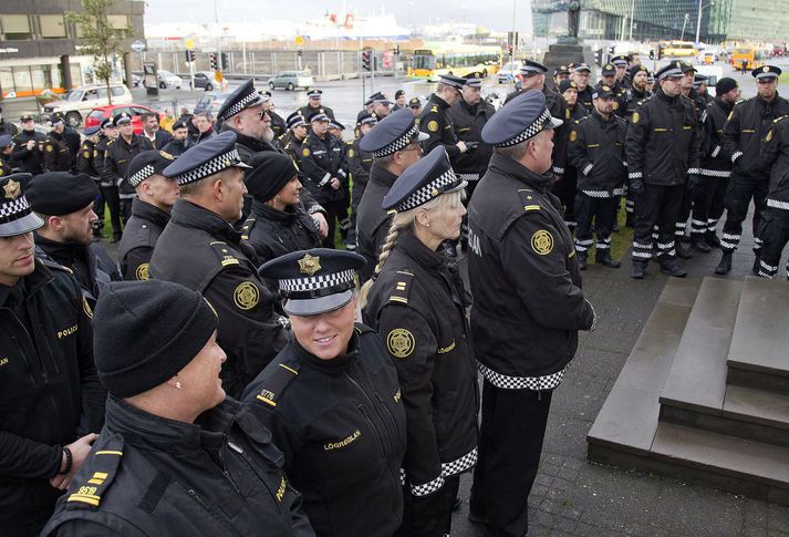 Alla jafna er 21 lögreglumaður á vakt á Vesturlandi. Þeim þurfi að fjölga ef tryggja eigi lágmarksmönnun að sögn yfirlögregluþjóns.