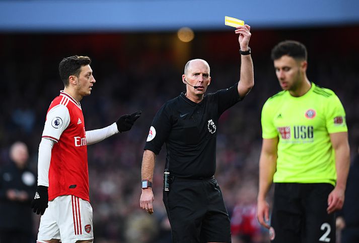 Arsenal voru ekki sáttir með Mike Dean í dag.