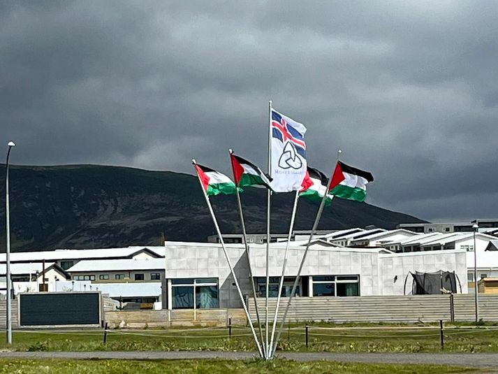 Haldin var samkoma í Mosfellsbæ í gær þar sem flóttafólk frá Palestínu var boðið velkomið til landsins.