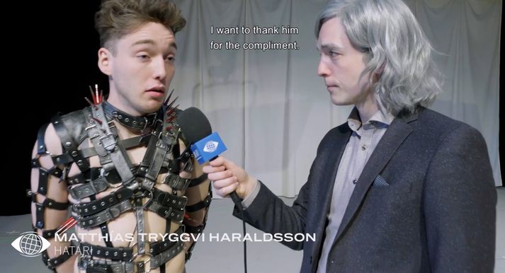 Hákon Jóhannesson ræðir hér við Matthías Tryggva Haraldsson, einn meðlima Hatara, í fyrsta þætti Iceland Music News um Eurovision.
